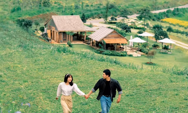 Cặp đôi chụp bộ ảnh đẹp như cổ tích ở ngoại ô Đà Lạt