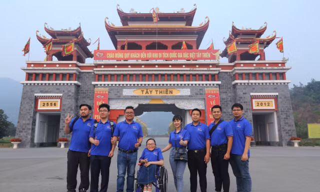 Gương mặt trẻ Việt Nam tiêu biểu tham quan khu di tích danh thắng Tây Thiên