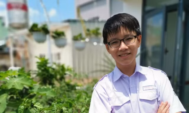 Nam sinh TPHCM là thủ khoa hệ chuyên với 3 điểm 10, biết 4 ngoại ngữ 