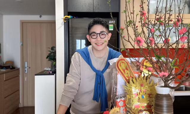 Gen Z vào bếp tự tay chuẩn bị mâm cơm cúng ông Công, ông Táo