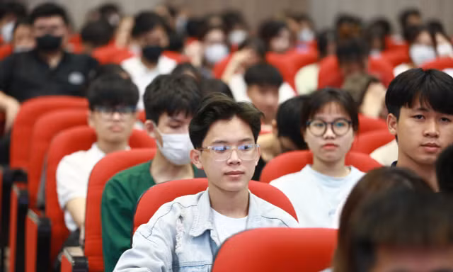 Cách nào kéo người trẻ khỏi bẫy gây 'nghiện' của thuốc lá điện tử? 