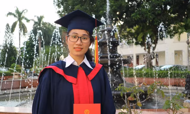 'Lỡ duyên' với Học viện Cảnh sát, nữ sinh 9x tốt nghiệp thủ khoa ngành Luật