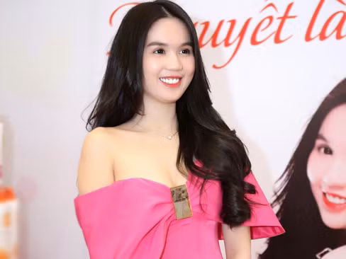 Ngọc Trinh khoe da trắng muốt, làm đại sứ sữa tắm