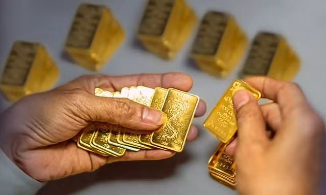 Vàng thế giới lập đỉnh 8 tháng, vàng trong nước nhích nhẹ 