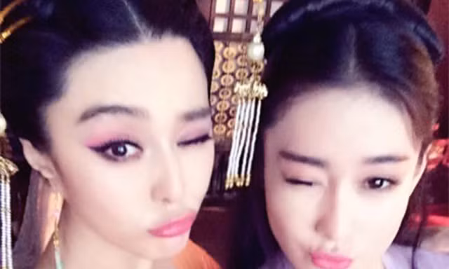 Phạm Băng Băng nhí nhảnh bên Trương Hinh Dư.