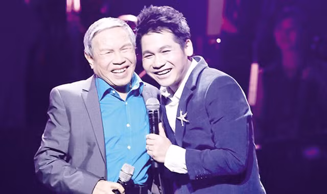 NSƯT Kiều Hưng và ca sỹ Trọng Tấn trong liveshow vừa diễn ra vào tối 20/9 ở Hà Nội. Ảnh: Gia đình và Xã hội.
