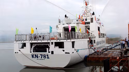 Tàu kiểm ngư dài toàn bộ 90,5 m; chiều rộng lớn nhất 14 m. Ảnh: Hằng Ninh