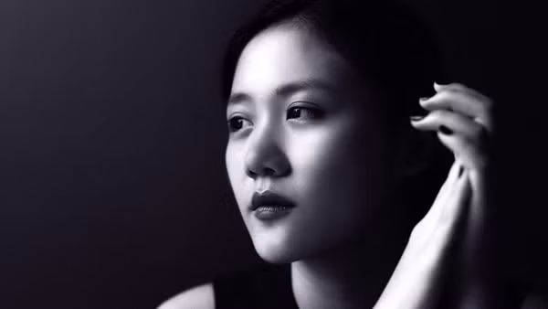 Văn Mai Hương cuốn hút trong loạt ảnh đen trắng 