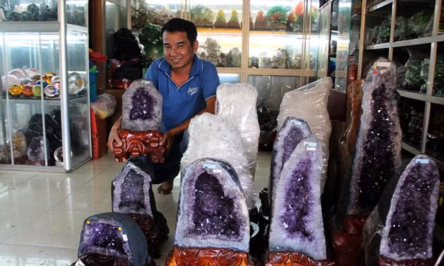 Đá phong thủy giá nghìn đô ở Sài Gòn