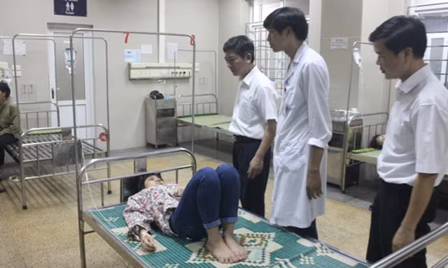 Công nhân nhập viện nghi do ngộ độc thức ăn