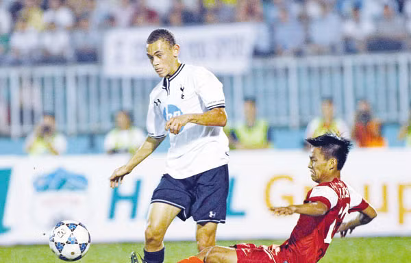  ĐT U19 VN (phải) có chuyến du đấu giao hữu ở trời Âu thua nhiều hơn thắng. Ảnh : VSI 