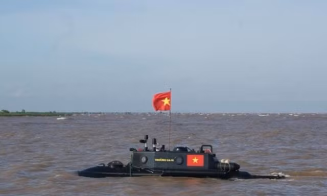 Tàu ngầm Trường Sa thử nghiệm trên biển cuối tháng 5.