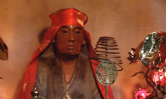 Đền Quán Thánh - sai lạc nghiêm trọng