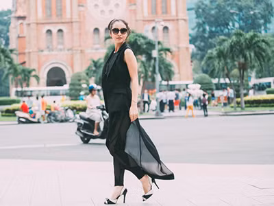 Jennifer Phạm sành điệu dạo phố