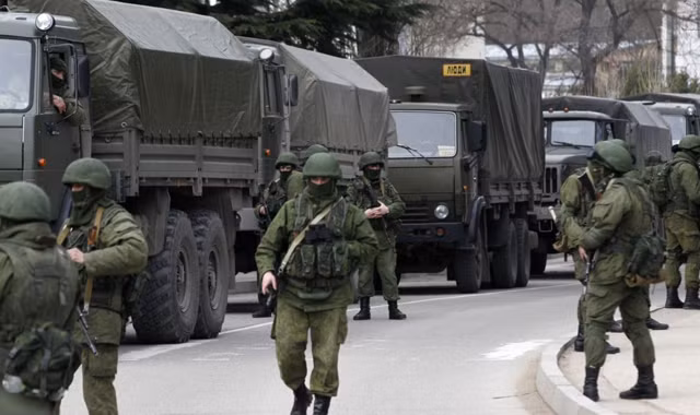 Binh sĩ Nga tại Crimea hồi tháng 3. Ảnh: AP