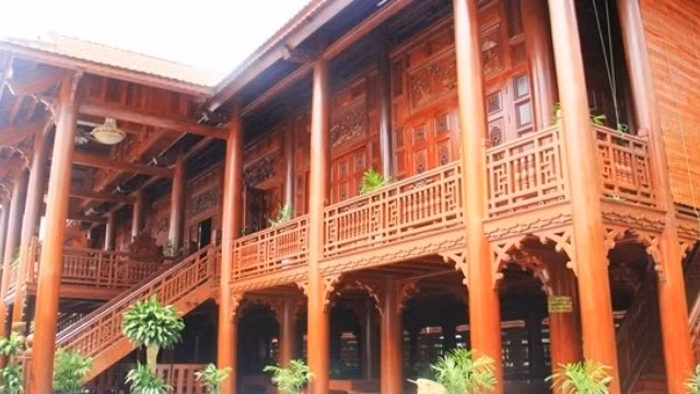 Nhà sàn gỗ lim hoành tráng của đại gia Điện Biên