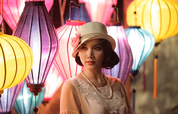 Trang Nhung đẹp bí ẩn giữa đêm Hội An 