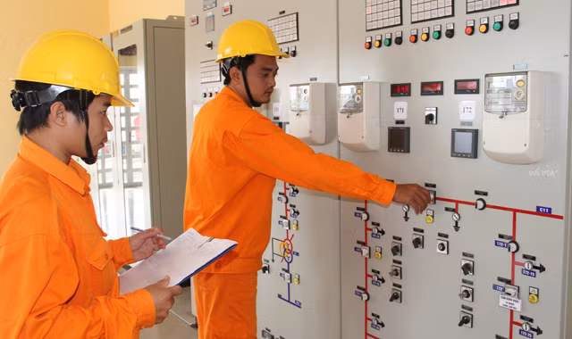 EVN SPC ráo riết thực hiện các giải pháp nhằm tối ưu hoá chi phí sản xuất kinh doanh điện. Ảnh: Đại Dương 