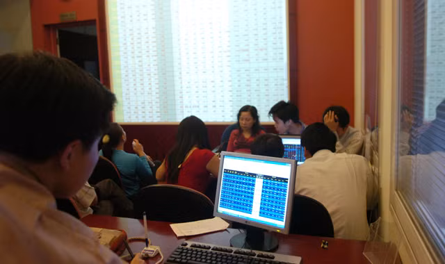 Lãi chứng khoán gấp nhiều lần gửi tiết kiệm. Ảnh: Như Ý