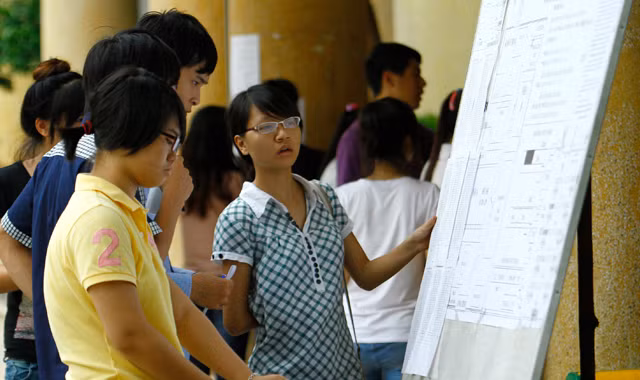 Nhiều thí sinh hy vọng mình đủ điểm chuẩn. Ảnh: Như Ý