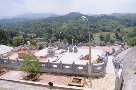 Đại gia Yên Bái: Xẻ núi xây mộ đá 15 tỷ