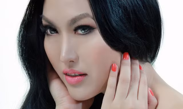 Phi Thanh Vân: Dán nhãn bảo hành giới tính