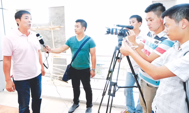 Chủ tịch CLB Hải Phòng Trần Mạnh Hùng tuyên bố với báo chí sẵn sàng bỏ giải nếu VFF xử lý không công bằng các tình huống va chạm ở trận Hải Phòng-Hà Nội T&T cuối tuần trước. ảnh: VSI