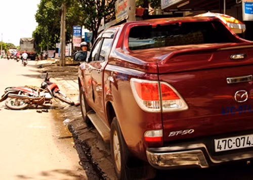 Bất cẩn khi mở cửa ô tô, một người chết oan