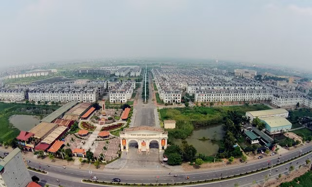 Làng biệt thự bị bỏ hoang ở Hà Nội