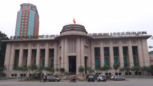 Sở giao dịch Ngân hàng Nhà nước không còn bán giá bán đôla bằng tỷ giá trần như trước. Ảhh: Nhật Minh.