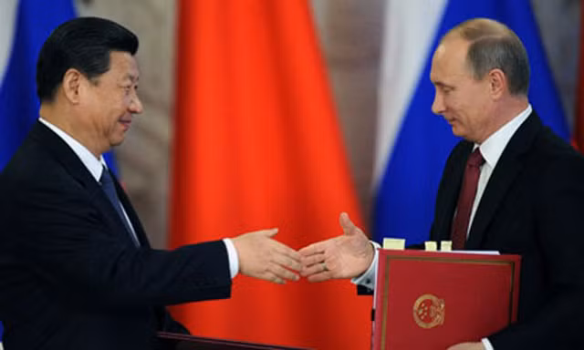 Tổng thống Nga Putin (phải) và Chủ tịch Trung Quốc Tập Cận Bình.