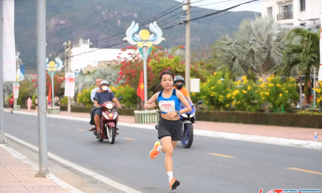 VĐV Lê Thị Tuyết là ứng viên vô địch 42km tại Tiền Phong Marathon 2023