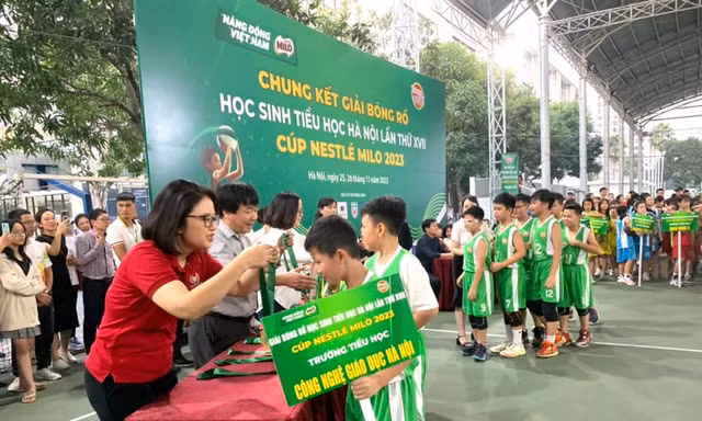 Giải bóng rổ học sinh tiểu học Hà Nội vinh danh hai nhà vô địch