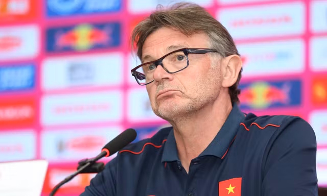 HLV Troussier: 'Quang Hải nỗ lực tối đa để đáp ứng yêu cầu' 