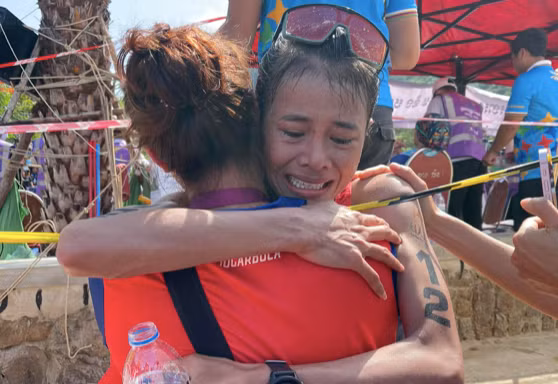 Phương Trinh bật khóc khi đổi màu huy chương SEA Games