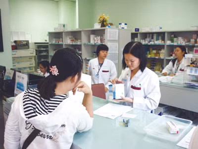 Sính ngoại đẩy giá thuốc tăng cao