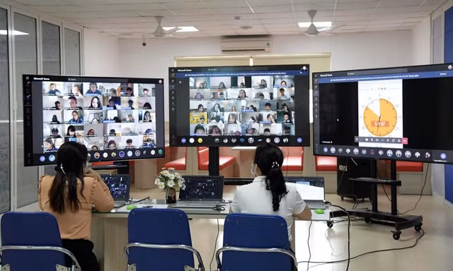 Thi online tại các trường đại học: Giám sát chặt chẽ, nhiều áp lực không kém thi trực tiếp