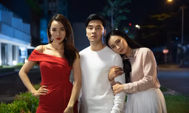 Ưng Hoàng Phúc hóa thầy giáo thể dục nghiêm khắc trong web-drama đóng cùng bà xã