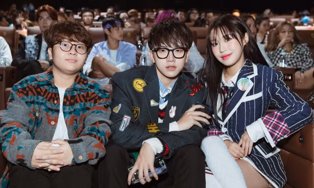 Han Sara - Tùng Maru diện đồ học sinh cực yêu, tiếp tục sánh đôi trong web-drama mới