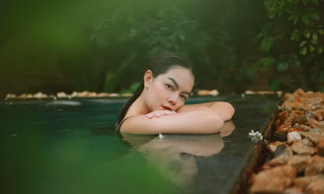 Phạm Quỳnh Anh nối tiếp loạt hit “Tình Yêu Cao Thượng” với lá thư gửi người đến sau