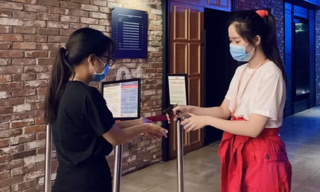 Các rạp chiếu phim tăng cường phòng dịch, quyết tâm kéo khán giả trở lại vào dịp nghỉ Tết