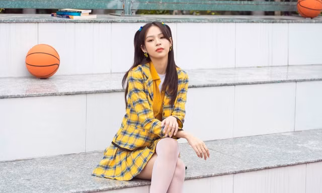 Sau “vũ điệu cắm sừng”, Phí Phương Anh lại ra ca khúc mới, nghi “đá xoáy” ViruSs