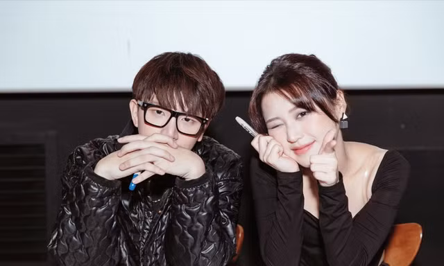 Han Sara rạng rỡ mừng sinh nhật tuổi 20 bên Tùng Maru và hàng trăm fan
