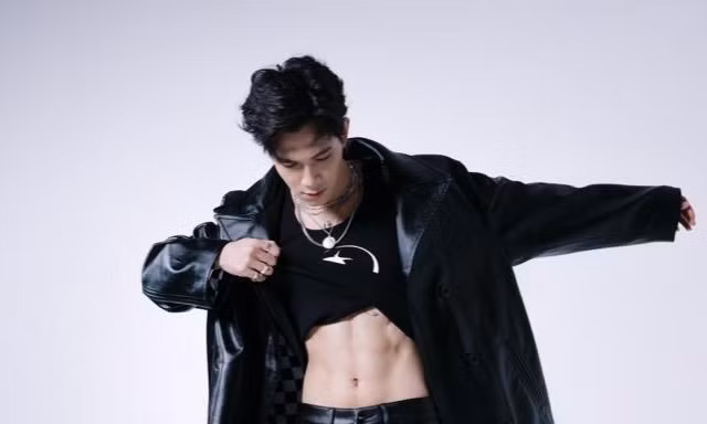 Diễn viên Anh Tú khoe cơ bụng 6 múi săn chắc cực “hot”, dành lời khen cho Châu Bùi