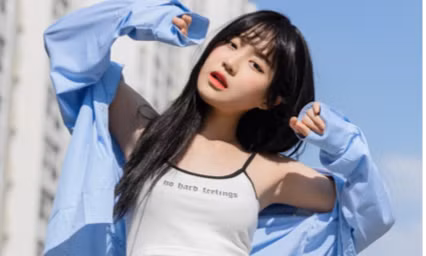  Han Sara nhá hàng sản phẩm "comeback" bằng hình ảnh chàng trai giấu mặt 