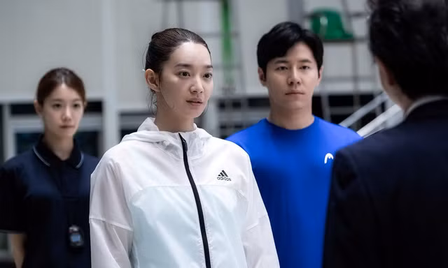 Shin Min Ah khiến fan rùng mình trước mối quan hệ “chị chị em em” trong phim mới