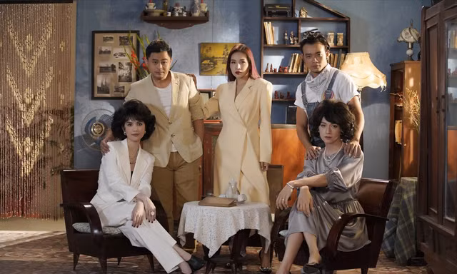 Review 'Em' Là Của Em: Ngô Kiến Huy giả gái đỉnh cao, dàn cameo “đắt xắt ra miếng“
