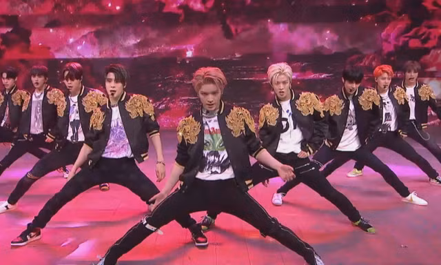 NCT 127 đưa rồng lên sân khấu, trình diễn bài hát chưa phát hành trong concert trực tuyến
