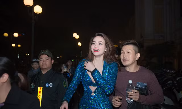 Hà Hồ sexy đi biểu diễn đêm giao thừa ở Hà Nội tối 31/12.