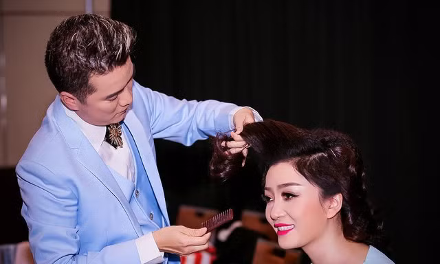 Mr. Đàm chăm sóc Phạm Thu Hà như tình nhân